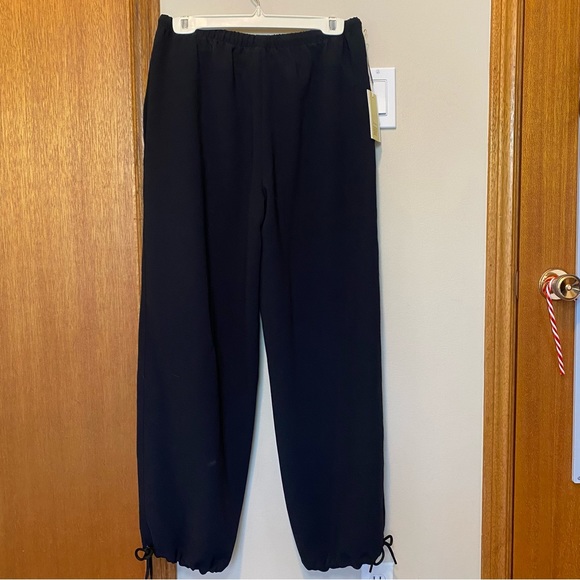 BNWT Wilfred Aritzia Marne Parachute Pant Size 6 Black - Picture 4 of 8